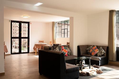 a living room with two couches and a table at CUSI Home in Urubamba