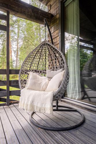Gambar di galeri bagi Villa Kultaranta B - Comfy Cabin Retreat in Tahko with Hot Tub & Sauna di Tahkovuori