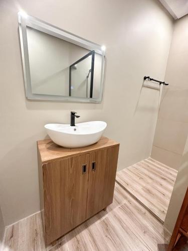 a bathroom with a sink and a mirror at La brise Marine in Lomé