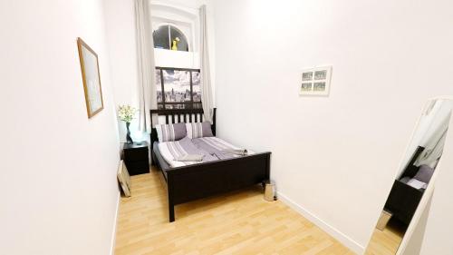 Comfortable rooms in Lugner City area HE