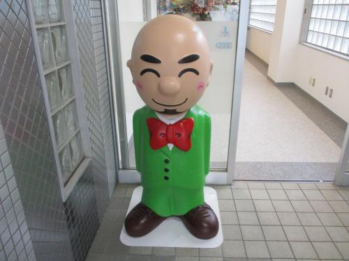 a statue of a man in a green shirt and bow tie at Hotel Tetora Honhachinohe - Vacation STAY 56353v in Hachinohe