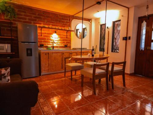 Una cocina o zona de cocina en Raíces y Refugio