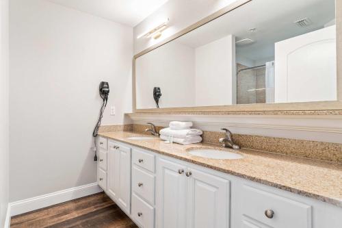 a bathroom with a sink and a mirror at Lake Views At Blue Heron in Orlando