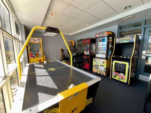 a room with two arcade games and a ping pong table at Lake Views At Blue Heron in Orlando
