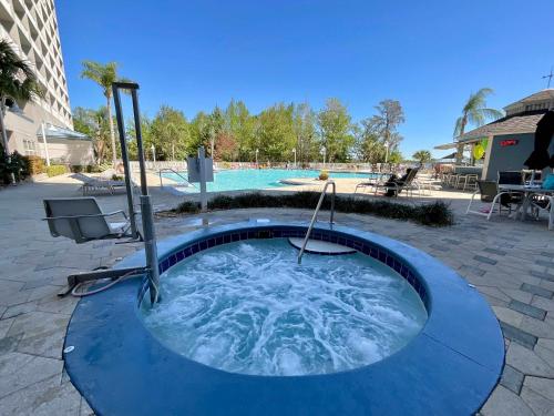 a hot tub in the middle of a swimming pool at Lake Views At Blue Heron in Orlando