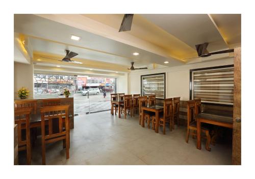 En restaurang eller annat matställe på Hotel Kochi Caprice