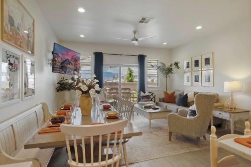 Ruang duduk di Be Our Guest in Utah- Disney Themed Home