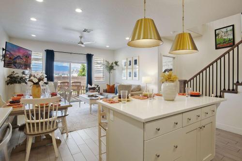 Ruang duduk di Be Our Guest in Utah- Disney Themed Home