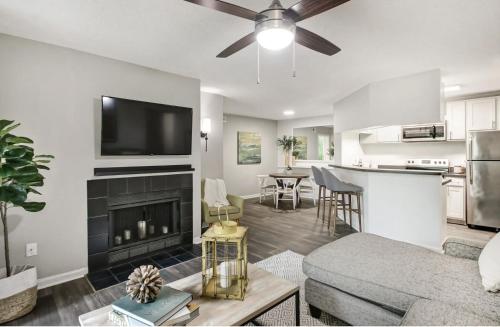 Η κουζίνα ή μικρή κουζίνα στο Landing Apartments - Jacksonville