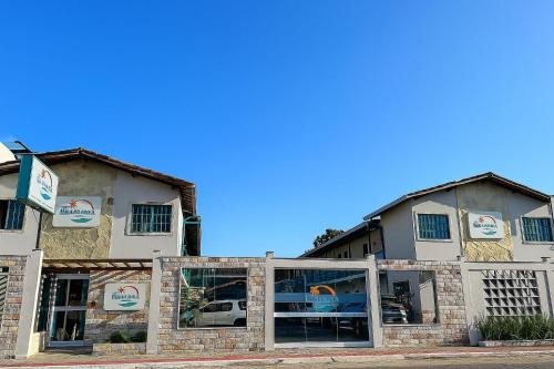 a store front of a building with windows at Hotel Praia do Morro in Guarapari