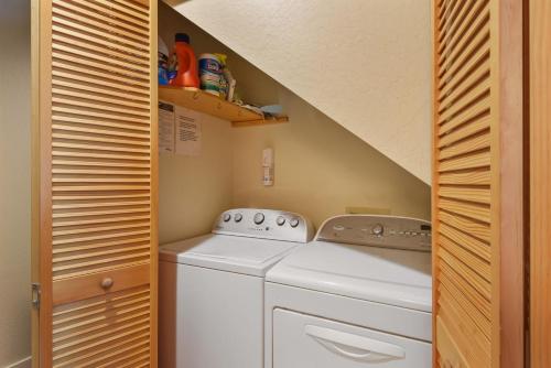 Φωτογραφία από το άλμπουμ του Luxury Tahoe Chalet Minutes to Dining σε Tahoe Vista