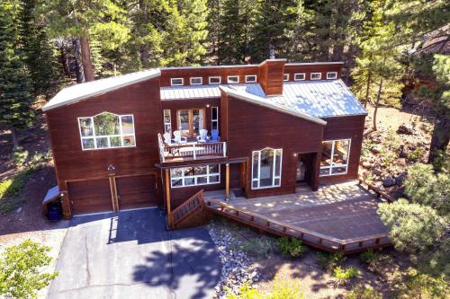 an overhead view of a large wooden house at Kitzbuhel Paradise Sleeps 8 in Truckee