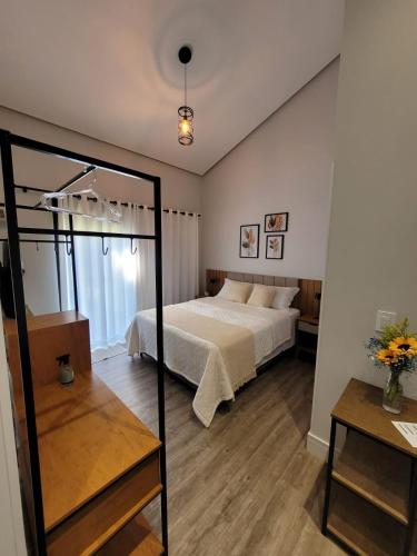 Villa Pomerode Hospedagem - Suítesにあるベッド