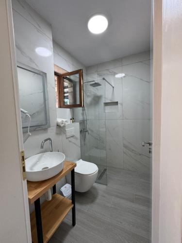 Un baño de Stone Hearth