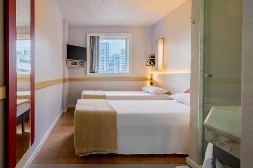 Un ou plusieurs lits dans un hébergement de l'établissement ibis budget Sao Paulo Paulista