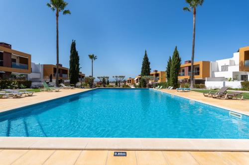 Vitismar GroundFloor Apartment with Direct Pool Access in Albufeira