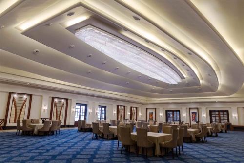 a large room with tables and chairs and a skylight at Best Western Plus Phagwara in Phagwāra