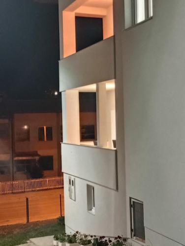 Το κτήριο όπου στεγάζεται  το διαμέρισμα