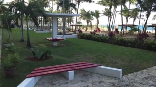 Isla Verde Beach Apartmentsにある庭