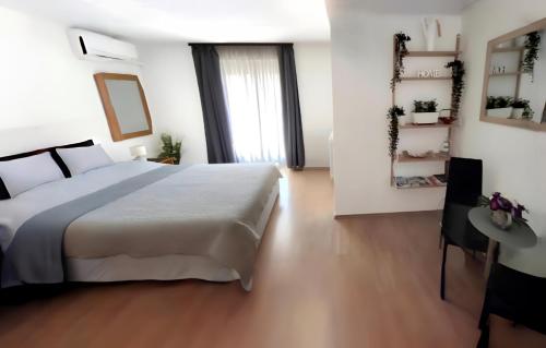 Un pat sau paturi într-o cameră la Amélie Apartments