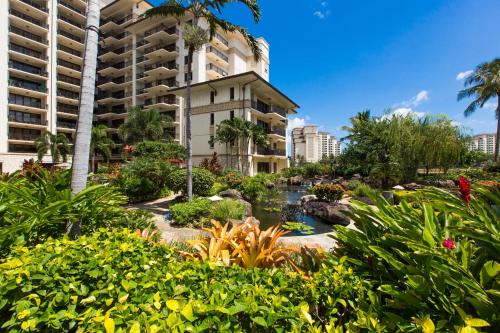 Coastal Getaway in Ko Olinaにある庭