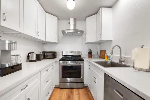 Dapur atau dapur kecil di Mile High Mountain - Carson Valley Views