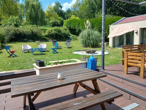 Vrt ispred objekta Pool House Champêtre