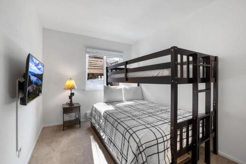Katil atau katil-katil dalam bilik di Mile High Mountain - Carson Valley Views