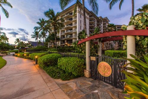 Κήπος έξω από το Ground-Floor Beachfront Condo in Ko Olina