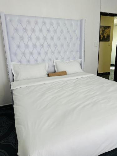 Ένα ή περισσότερα κρεβάτια σε δωμάτιο στο Madivas Self Catering Guesthouse