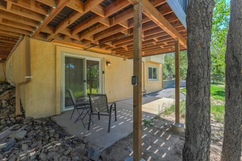 Κήπος έξω από το Oak Hills Loft King Workspace w Scenic Views