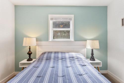a bedroom with a bed with two lamps and a window at 8635 - High on the Hill in Frisco