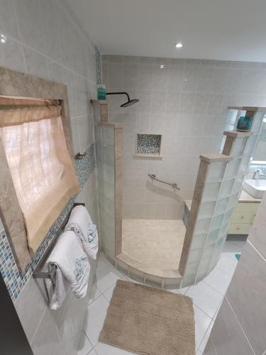 Un baño de Sunny Bluu Villas