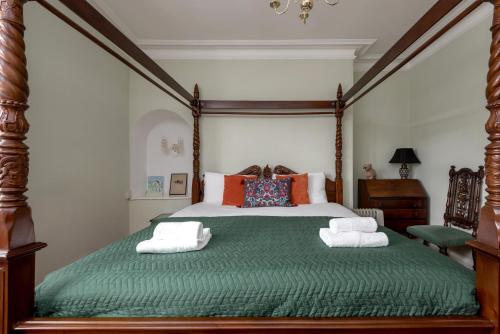 Ένα ή περισσότερα κρεβάτια σε δωμάτιο στο Room In Traditional Edinburgh Apartment
