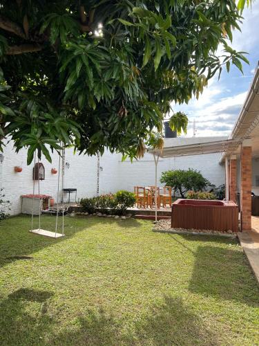 Κήπος έξω από το Casa Vacacional con Jaccuzi privado- Centro de Anapoima