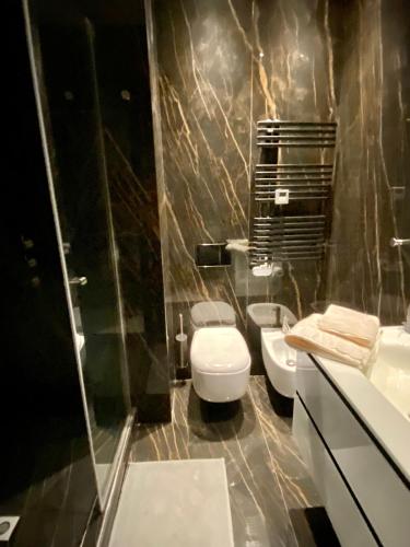 Monaco GP Apartment Steps from the Stating Line photo 8