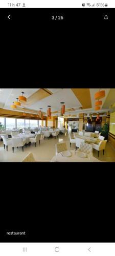 Un restaurante o sitio para comer en Unité dans un complexe prestigieux Marina Golf