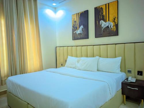 Postel nebo postele na pokoji v ubytování Chapy Hotels