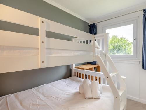 Katil atau katil-katil dalam bilik di 2 Bed in Pembroke FB101