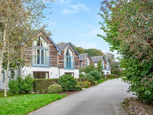a row of houses on a driveway at Haven -79 in Perranwell