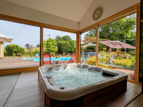 Chambre spacieuse avec piscine, spa et hammam - FR-1-589-721