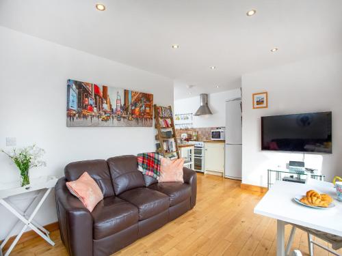 Μια τηλεόραση ή/και κέντρο ψυχαγωγίας στο Candles Cottage