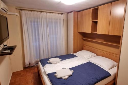 Apartments with parking space Novalja, Pag - 22860