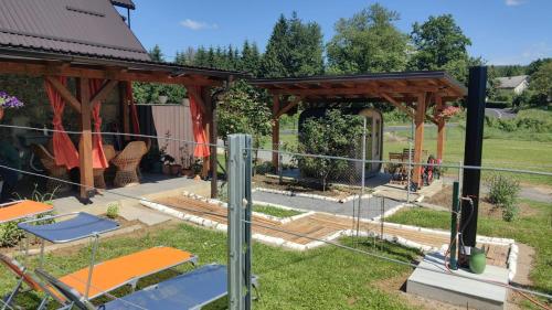 Apartments for families with children Hreljin Ogulinski, Gorski kotar - 24798にある庭