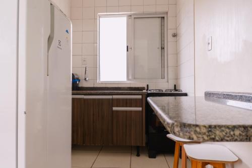 a kitchen with a counter and a sink and a window at HANNA Amsterdam Hotel & Eventos in Florianópolis