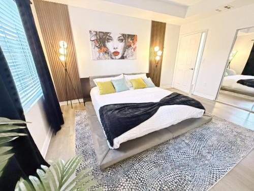 Postel nebo postele na pokoji v ubytování 3BR Retreat in Prime Valley Location 109