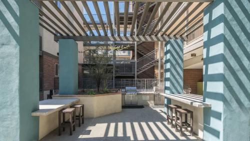 arium of a building with tables and stools at Gym Pool Near ASU Sloan Pk WasherDryer Parking in Tempe