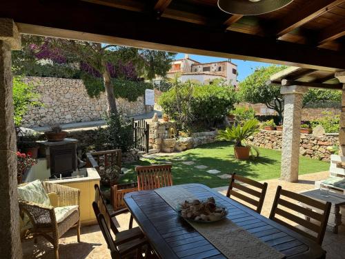 アルツァケーナにあるL'appartamento sul mareの庭園(テーブル、椅子付)