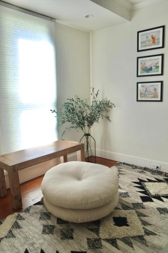 Φωτογραφία από το άλμπουμ του PA Retreat Oasis near Stanford New Furniture σε Palo Alto