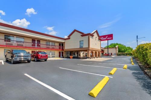 a parking lot in front of a hotel at Red Roof Inn Washington, DC in Washington